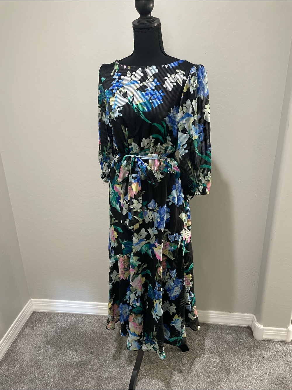 Donna Rico Floral Black Pleated Midi Dress - Elegant Women's Dress
